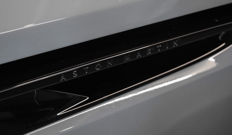 Aston Martin DB12 Volante lleno