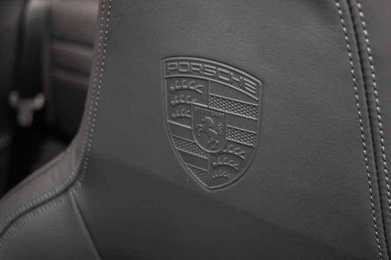 Porsche 911 Carrera 4 S Cabrio lleno