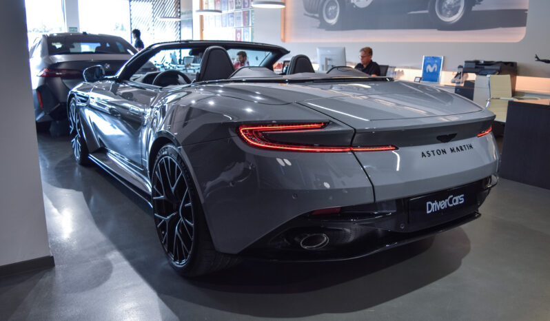 Aston Martin DB12 Volante lleno