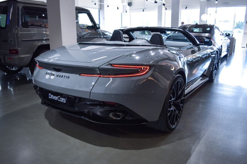 Aston Martin DB12 Volante lleno