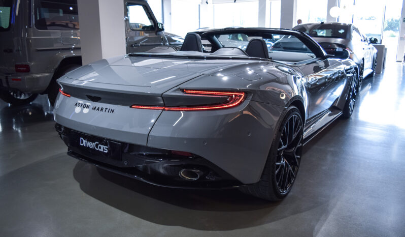 Aston Martin DB12 Volante lleno