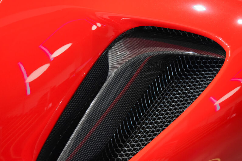 Ferrari SF90 Stradale lleno