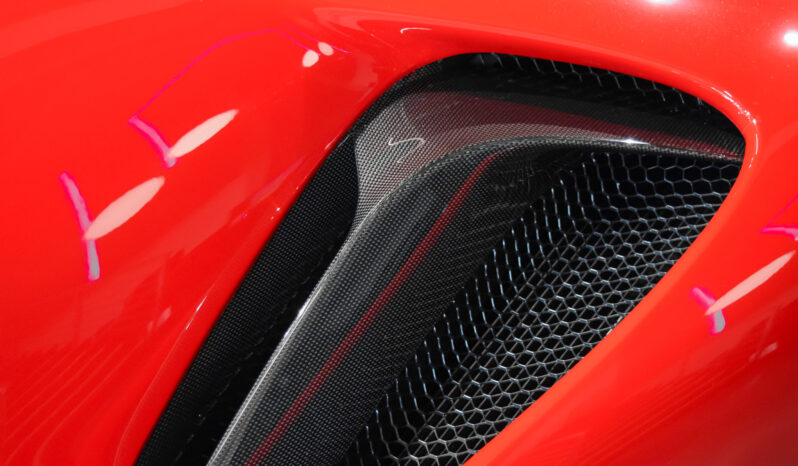 Ferrari SF90 Stradale lleno