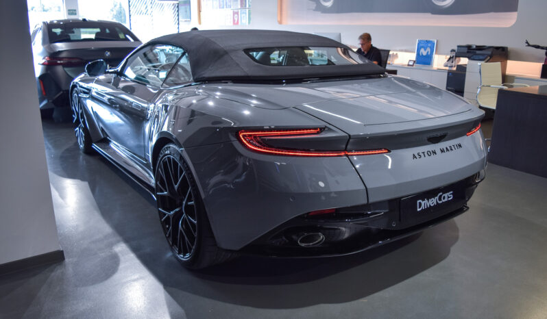 Aston Martin DB12 Volante lleno