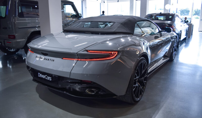 Aston Martin DB12 Volante lleno
