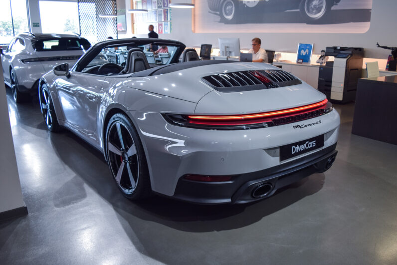Porsche 911 Carrera 4 S Cabrio lleno
