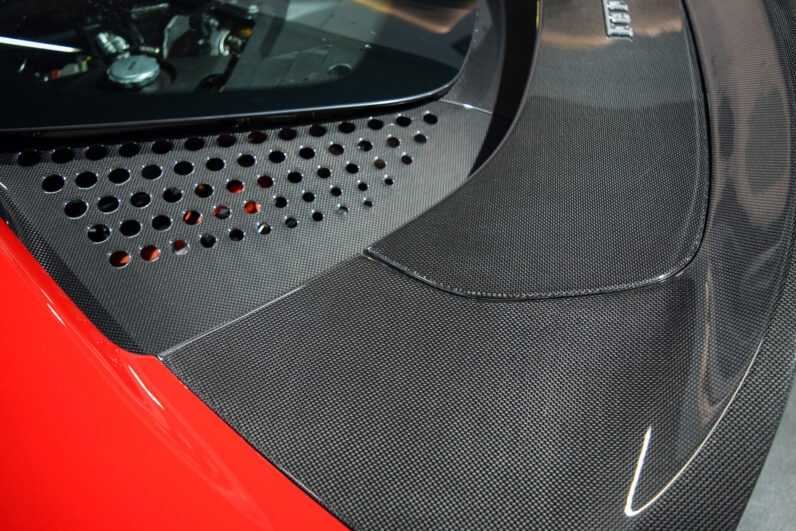 Ferrari SF90 Stradale lleno