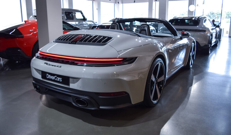 Porsche 911 Carrera 4 S Cabrio lleno
