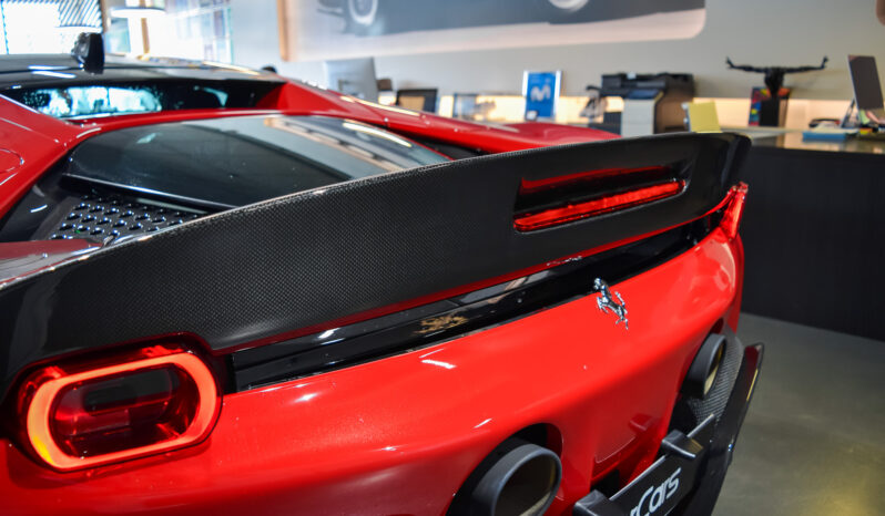 Ferrari SF90 Stradale lleno