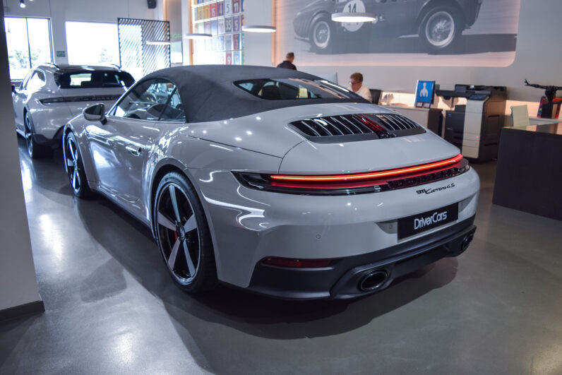 Porsche 911 Carrera 4 S Cabrio lleno