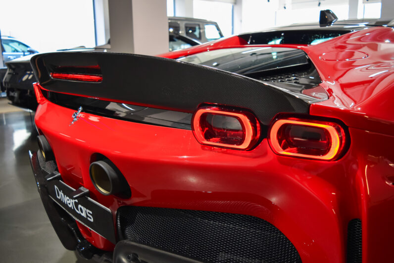Ferrari SF90 Stradale lleno