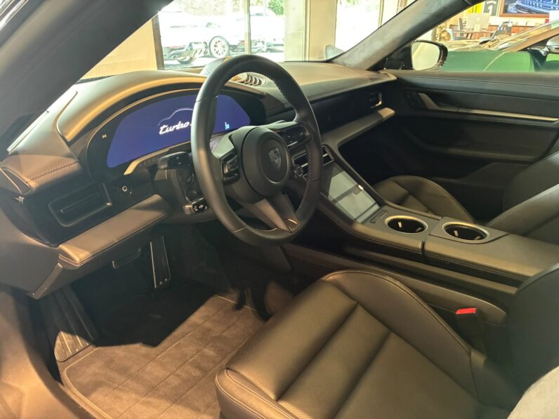 Porsche Taycan Turbo S lleno