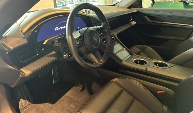 Porsche Taycan Turbo S lleno