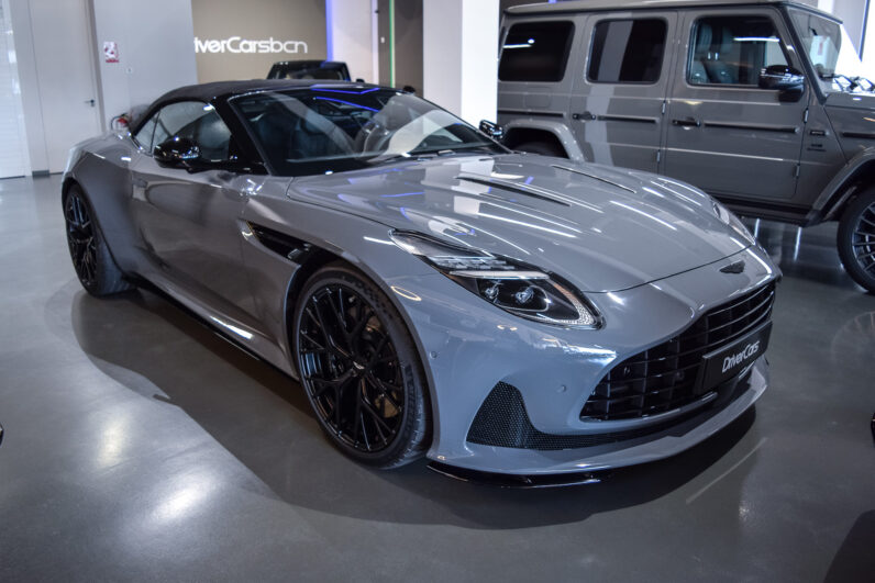Aston Martin DB12 Volante lleno