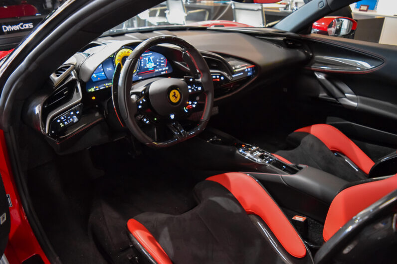 Ferrari SF90 Stradale lleno