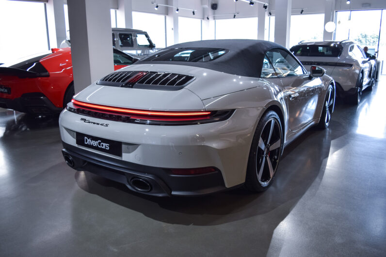 Porsche 911 Carrera 4 S Cabrio lleno