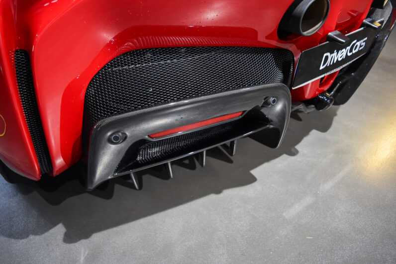 Ferrari SF90 Stradale lleno