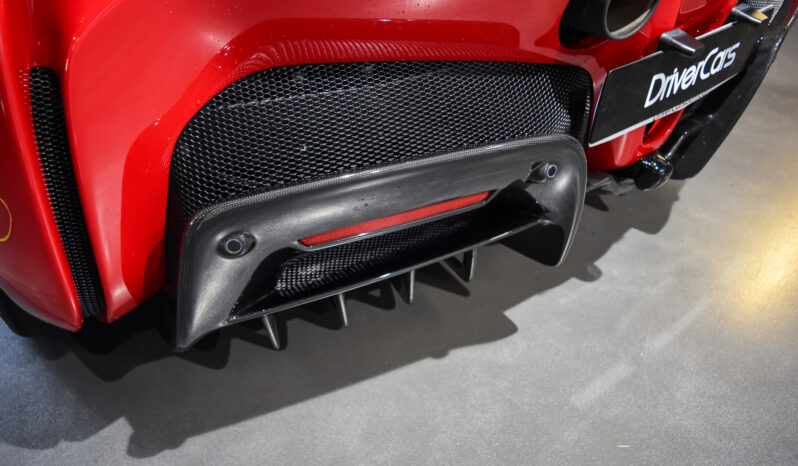 Ferrari SF90 Stradale lleno