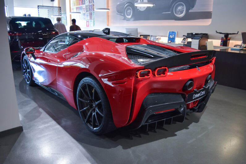 Ferrari SF90 Stradale lleno