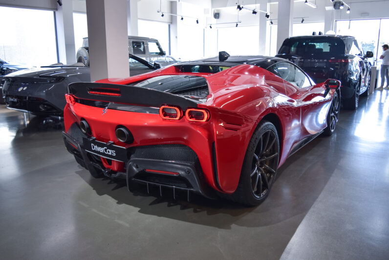 Ferrari SF90 Stradale lleno