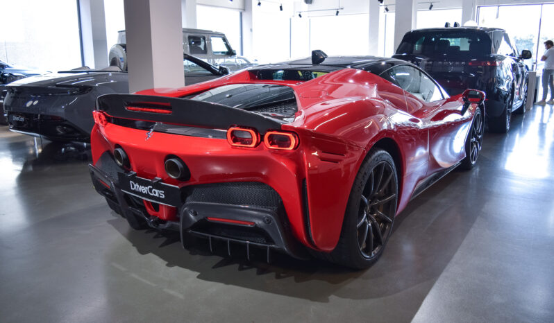 Ferrari SF90 Stradale lleno