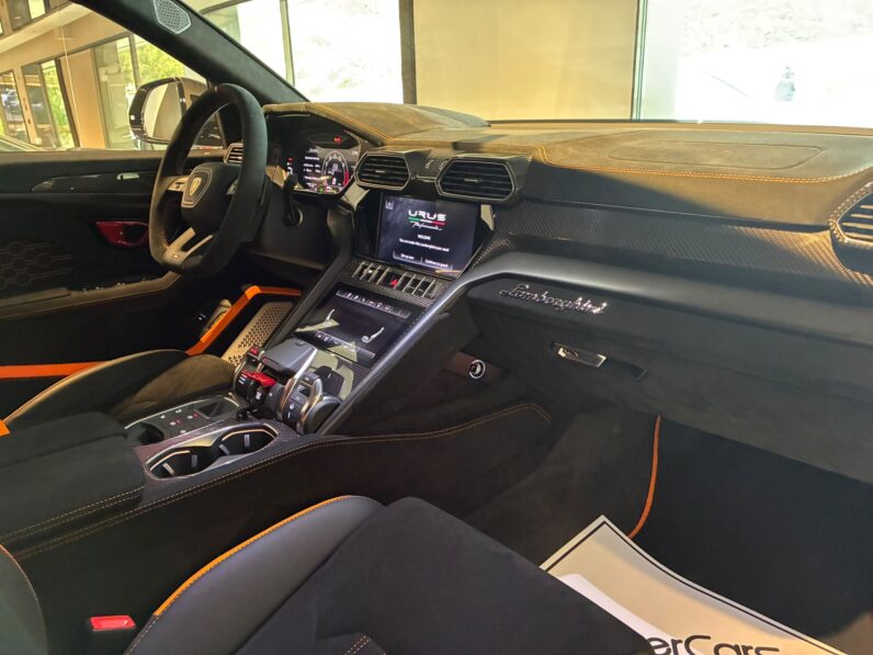 Lamborghini Urus Performante lleno