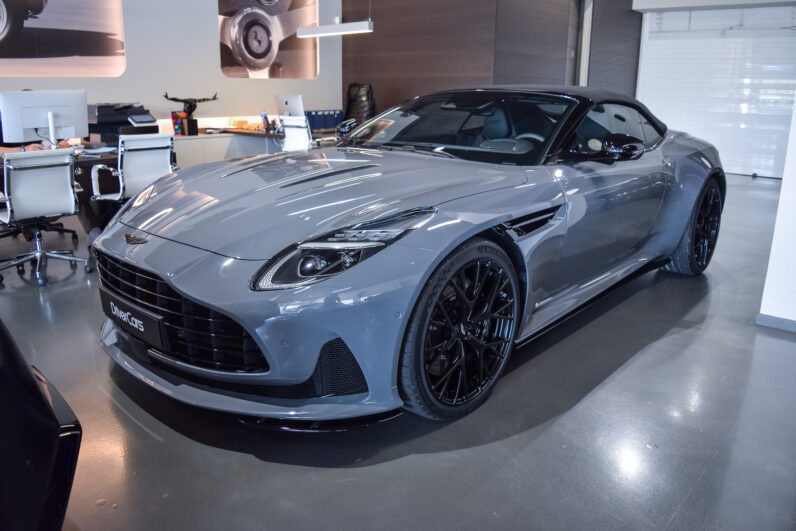 Aston Martin DB12 Volante lleno