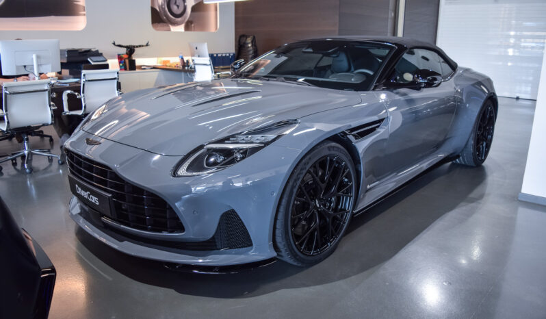 Aston Martin DB12 Volante lleno