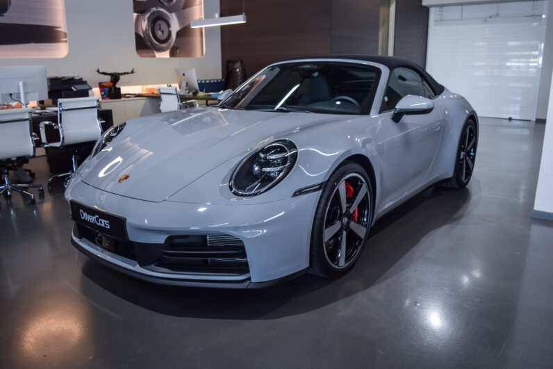 Porsche 911 Carrera 4 S Cabrio lleno