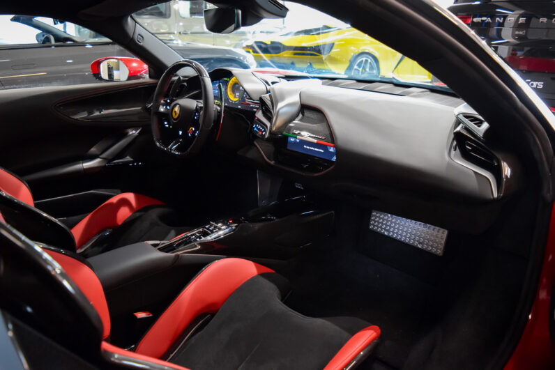 Ferrari SF90 Stradale lleno