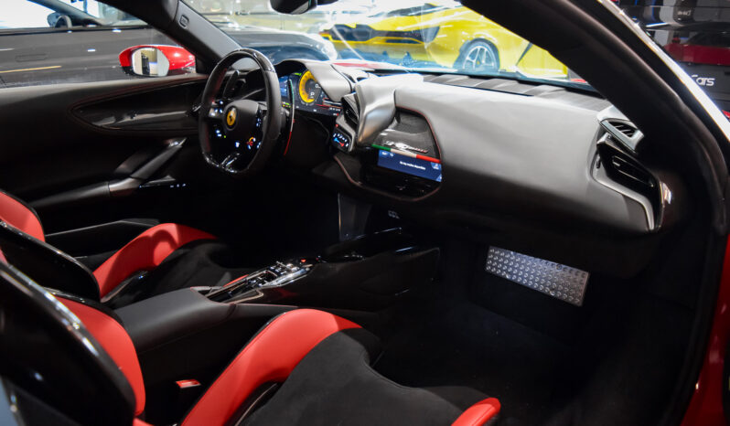 Ferrari SF90 Stradale lleno