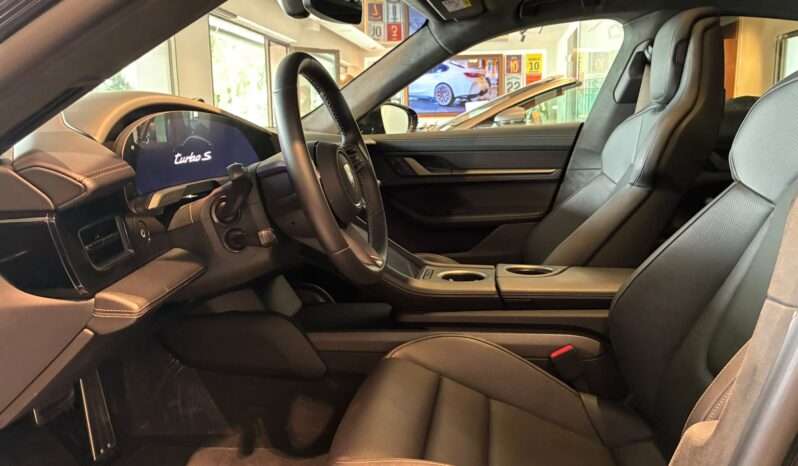 Porsche Taycan Turbo S lleno