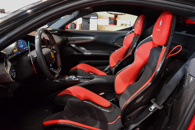 Ferrari SF90 Stradale lleno