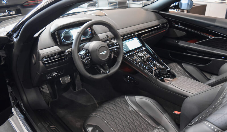 Aston Martin DB12 Volante lleno