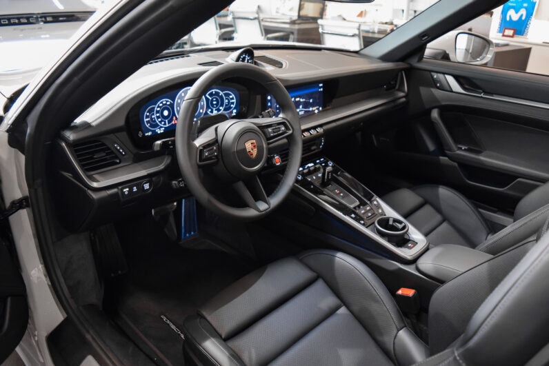 Porsche 911 Carrera 4 S Cabrio lleno