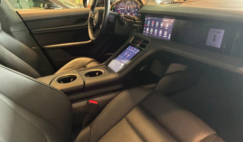 Porsche Taycan Turbo S lleno