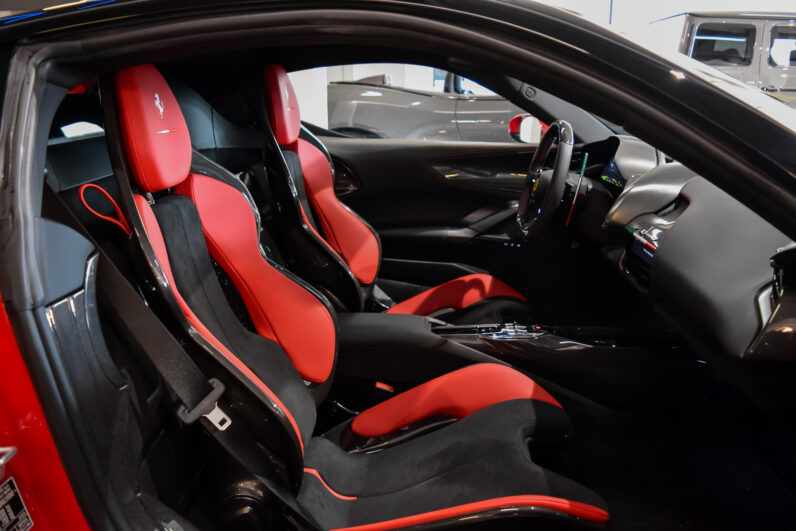 Ferrari SF90 Stradale lleno