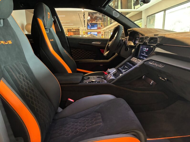 Lamborghini Urus Performante lleno