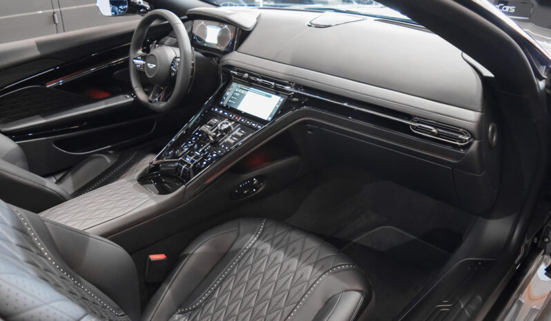 Aston Martin DB12 Volante lleno