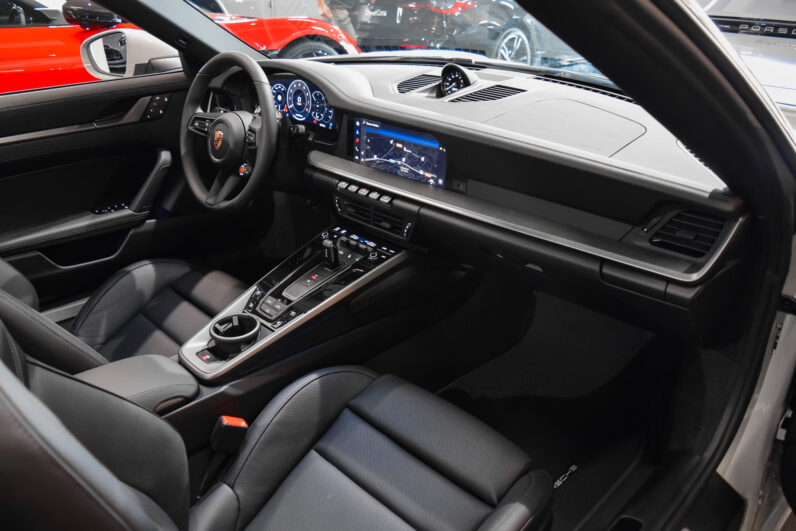 Porsche 911 Carrera 4 S Cabrio lleno