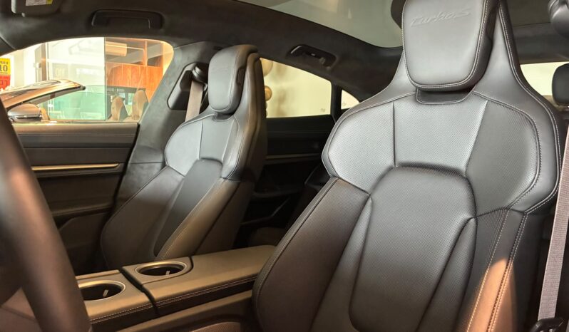 Porsche Taycan Turbo S lleno