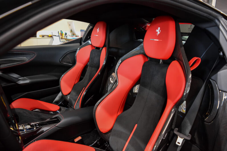 Ferrari SF90 Stradale lleno