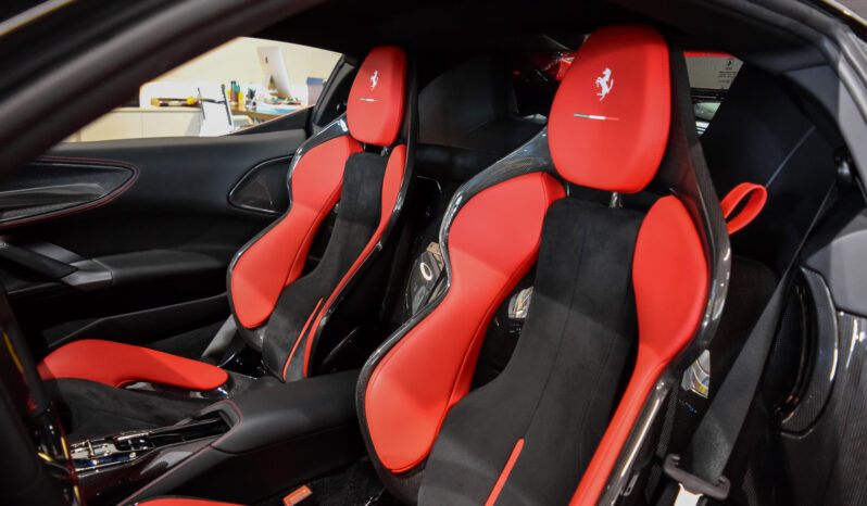 Ferrari SF90 Stradale lleno
