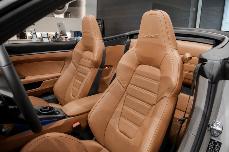 Porsche 911 Turbo S Cabriolet lleno