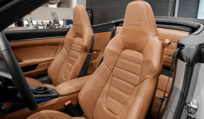 Porsche 911 Turbo S Cabriolet lleno