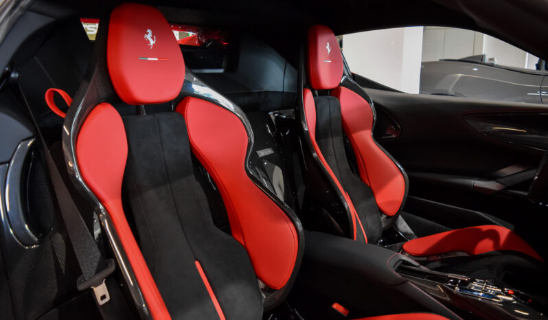 Ferrari SF90 Stradale lleno