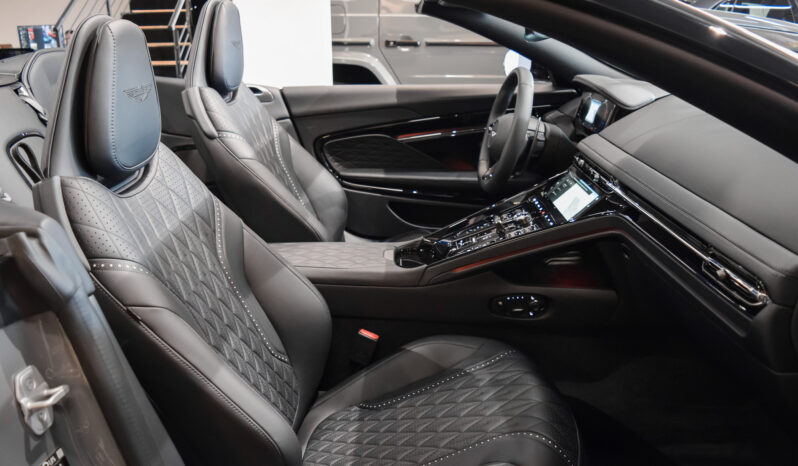 Aston Martin DB12 Volante lleno