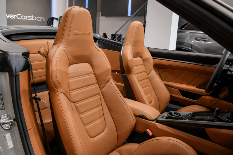 Porsche 911 Turbo S Cabriolet lleno