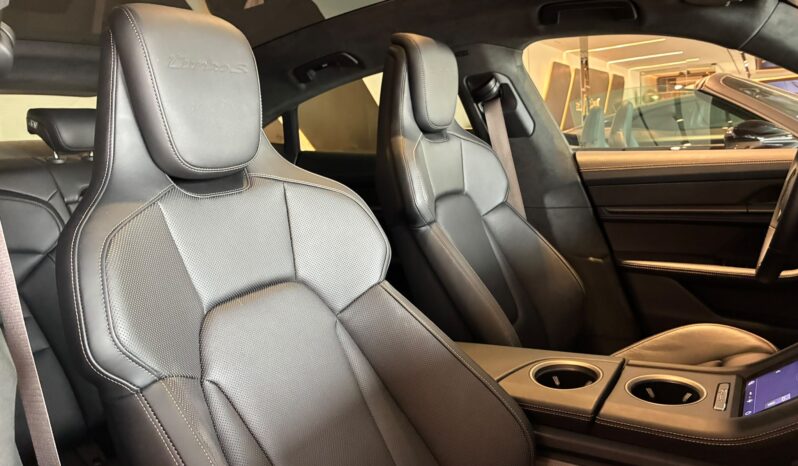 Porsche Taycan Turbo S lleno