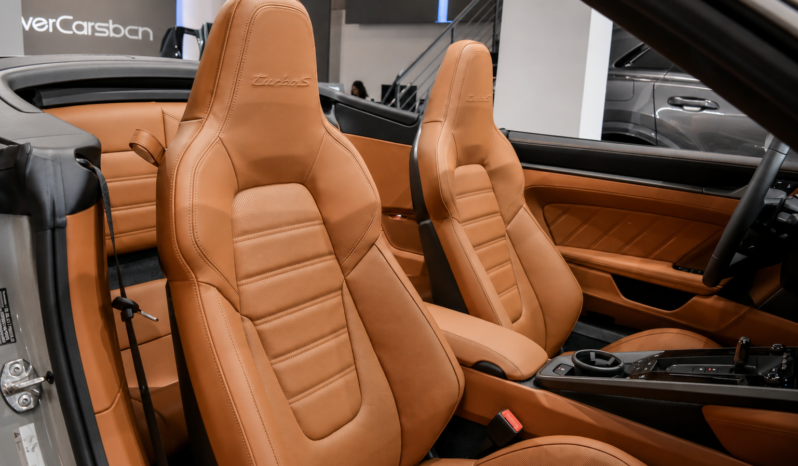 Porsche 911 Turbo S Cabriolet lleno